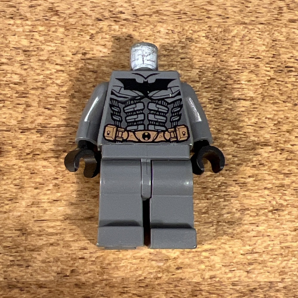 LEGO Batman BAT024 DC Super Heroes Dark Knight Gray Suit 7888 Body Only